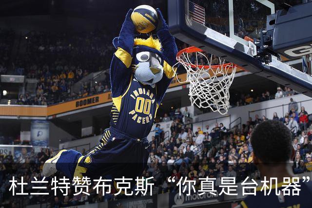 杜兰特赞布克斯“你真是台机器”：刚打完比赛就飞芝加哥训练